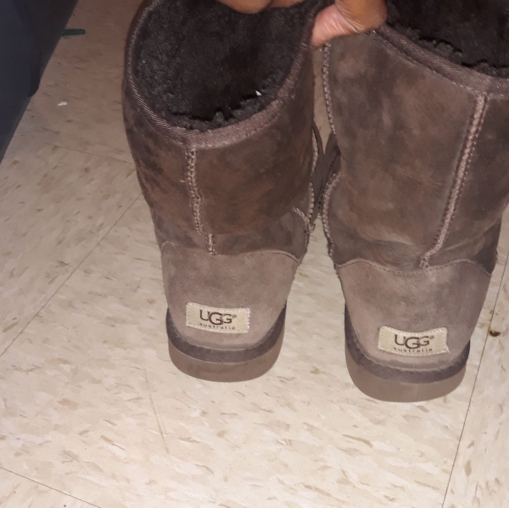 UGG - Picture 2 of 2